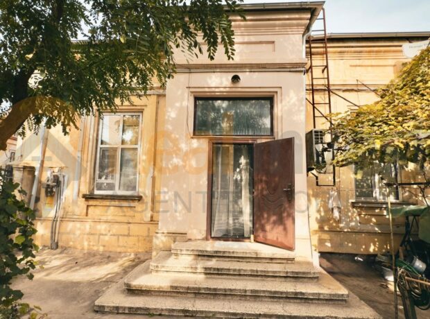 Casă istorică de vânzare pe Strada Domnească – Investiție cu mare potențial!
