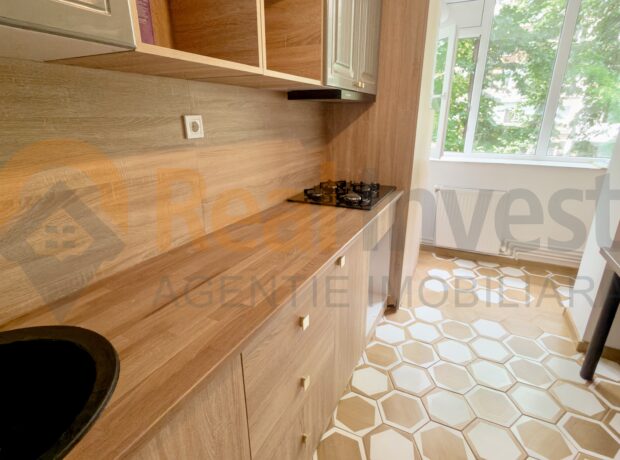 Apartament cu 3 camere de vanzare in Mazepa