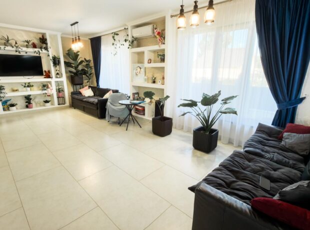 Vilă tip duplex | 220 mp utili | 3 dormitoare | complet mobilată | Bariera Traian